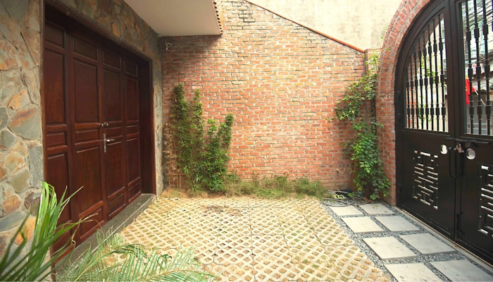 Sử dụng gạch bông gió cho sân trước của nhà