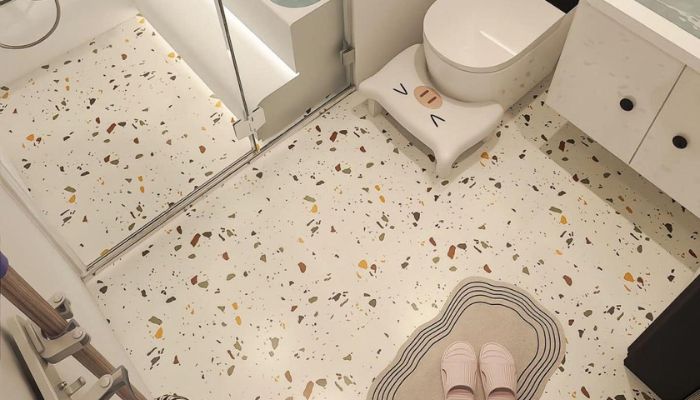 Gạch trang trí terrazzo giúp cho phần sàn nhà tắm được sắc màu hơn