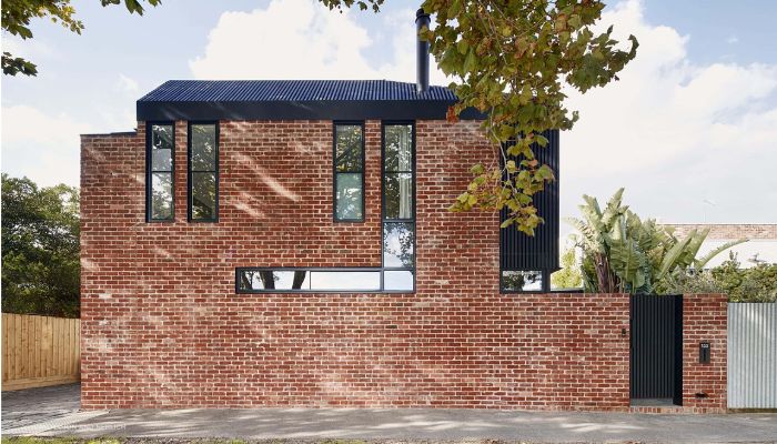 Gạch thẻ đỏ ốp tường ngoài trời