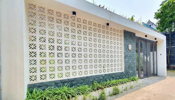 Gạch ốp cổng bông gió