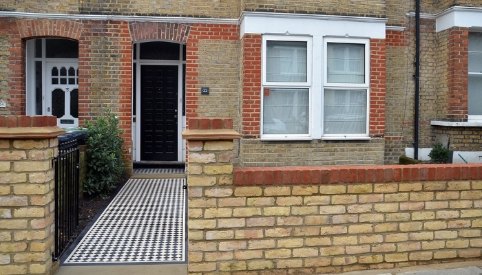 Gạch ốp cổng phù hợp với phong cách thiết kể cổ điển