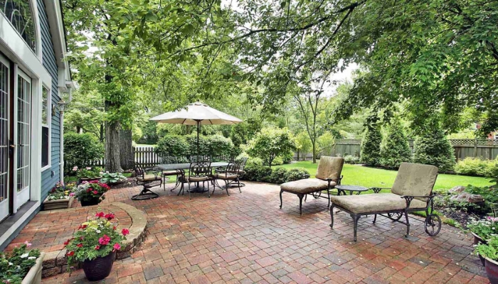 Gạch đỏ - Mẫu “gạch quốc dân” khi nhắc đến gạch lót sân vườn, hành lang, ban công,...