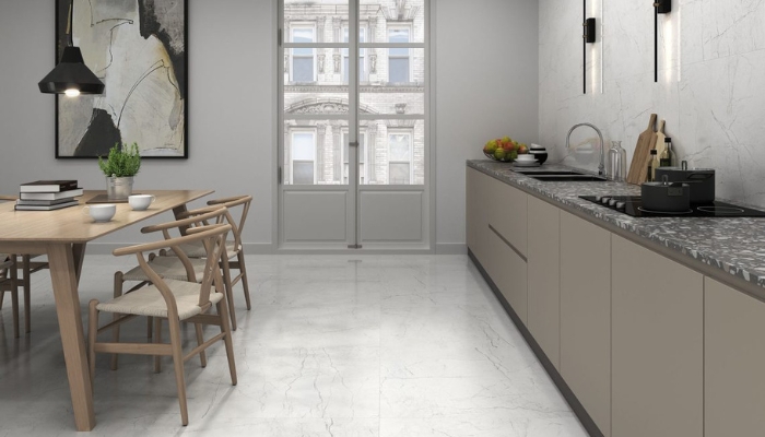 Gạch 80x80: Bảng Giá Mới Nhất, Mẫu Đẹp Và Kinh Nghiệm Chọn Gạch 2025 27 Phòng bếp sử dụng gạch vân đá marble kích thước 80x80